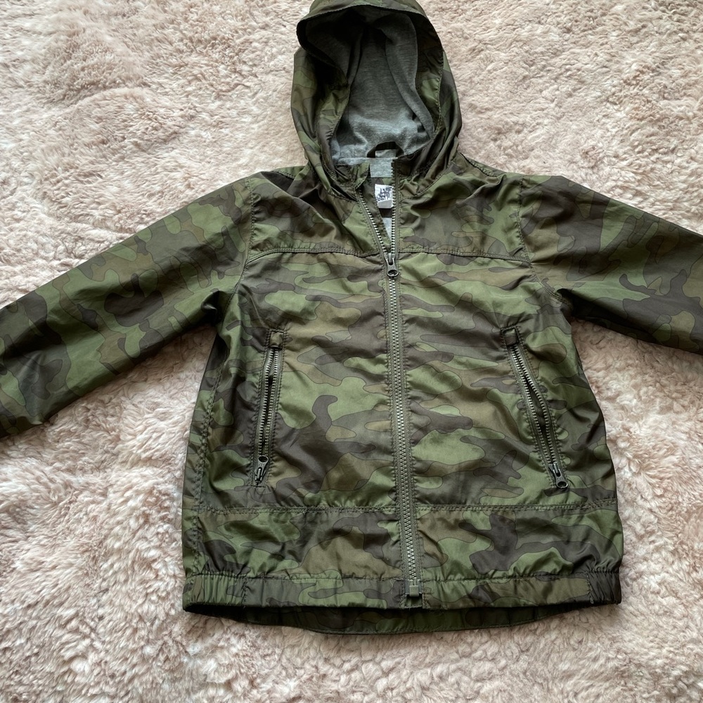 Baby gap. Size 5t. Boys camo windbreaker. Good condition